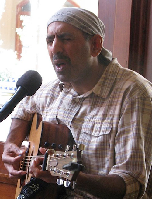 arnaz playing guitar